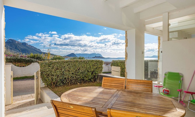 Golfo Aranci Apartment | Apartment "Residenza Cormorani 2" Near the Beach with Sea View, Wi-Fi & Terrace