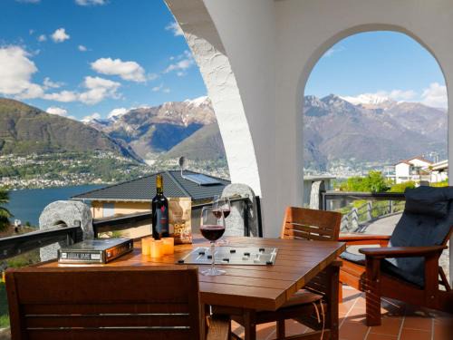 Piazzogna Apartment | Apartment Residenza Miralago Apt- D33 by Interhome