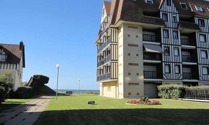Cabourg Apartment | Apartment, Seafront, 40m2 refurbished in residence, Cabourg