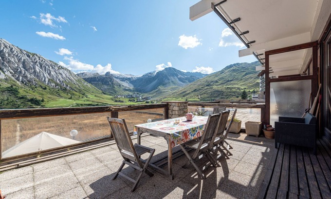 Tignes le Lac Apartment | Apartment 'Shamrock 2B' with Mountain View, Balcony and Wi-Fi