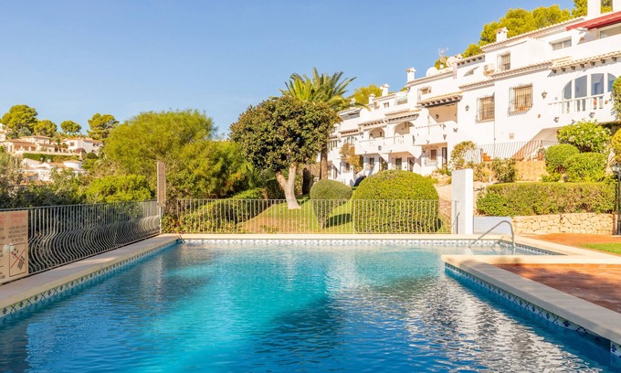 Pinar del Advocat House | Apartment 'Sillero Dos' with Shared Pool, Private Terrace and Air Conditioning