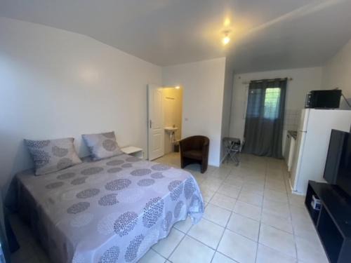 Goussainville Apartment | Apartment Sleeps 2 with On-Site Parking