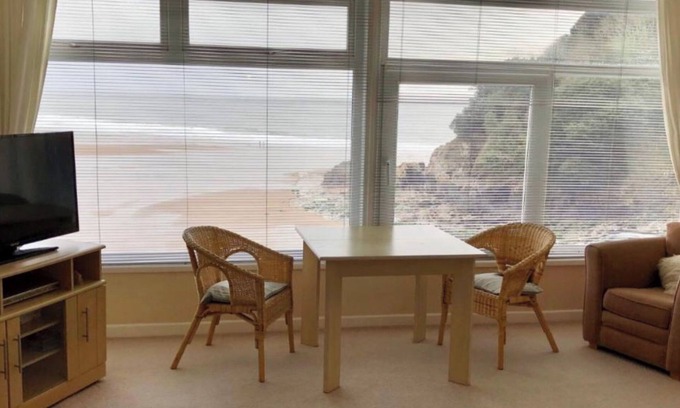 Bishopston Apartment | Apartment - Sleeps 4 - Parking - Sea view