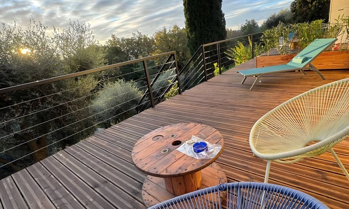 Speracedes Apartment | Apartment 'Soleil Et Oliviers' with Mountain View, Wi-Fi and Air Conditioning