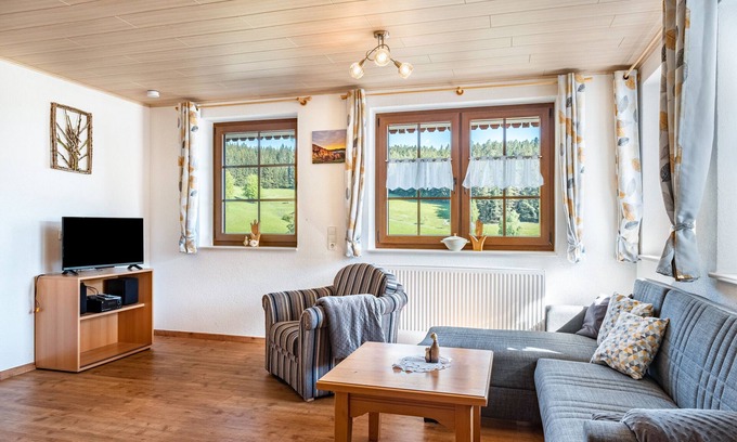 Schonach im Schwarzwald Apartment | Apartment 'Sonnenblick, 54qm' with Shared Terrace, Shared Garden and Wi-Fi
