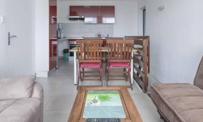 Sainte-Clotilde Centre Apartment | Apartment T2 Colombier for 5 people sea view