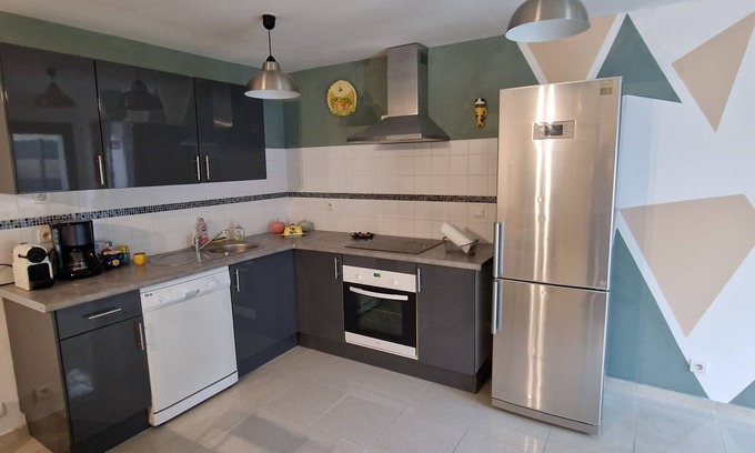 Carnoux-en-Provence Apartment | Apartment T2 Le PORT MIOU in ground floor villa located 5 km from CASSIS