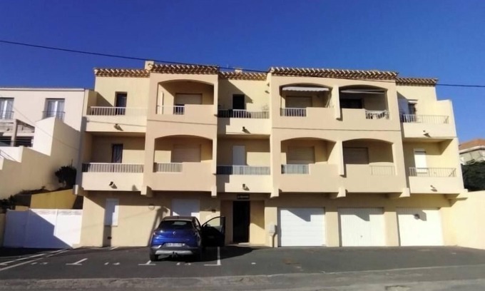 Saint-Pierre-la-Mer Apartment | Apartment T3 RDC with terrace - 5mn from the sea