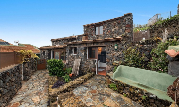 Tesbabo Apartment | Apartment 'Tesbabo Rural - Camelia' with Sea View, Private Terrace and Wi-Fi