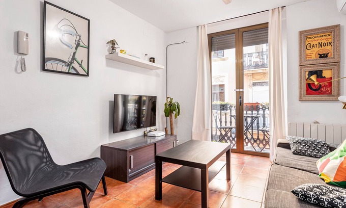 Valencia City Centre Apartment | Apartment 'Torres De Quart Tu Casa' with Balcony, Wi-Fi and Air Conditioning
