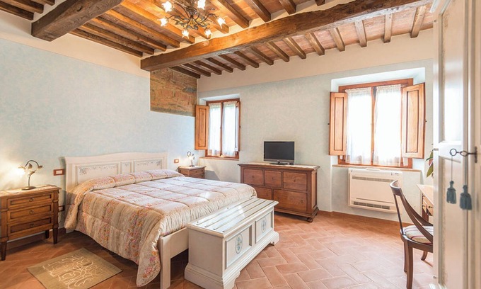 San Miniato Apartment | Apartment 'Turchese' with Shared Pool, Wi-Fi and Air Conditioning