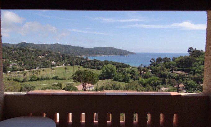 La Croix-Valmer Apartment | Apartment view of the sea and the entire bay