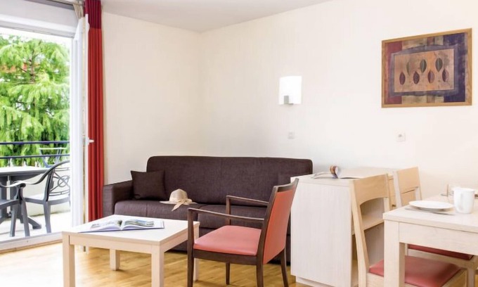 Divonne-les-Bains Apartment | Apartment Villa du Lac (DLB101) in Divonne-Les-Bains - 4 persons, 1 bedrooms
