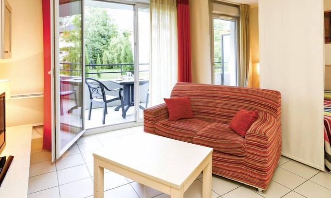 Divonne-les-Bains Apartment | Apartment Villa du Lac (DLB100) in Divonne-Les-Bains - 2 persons, 1 bedrooms