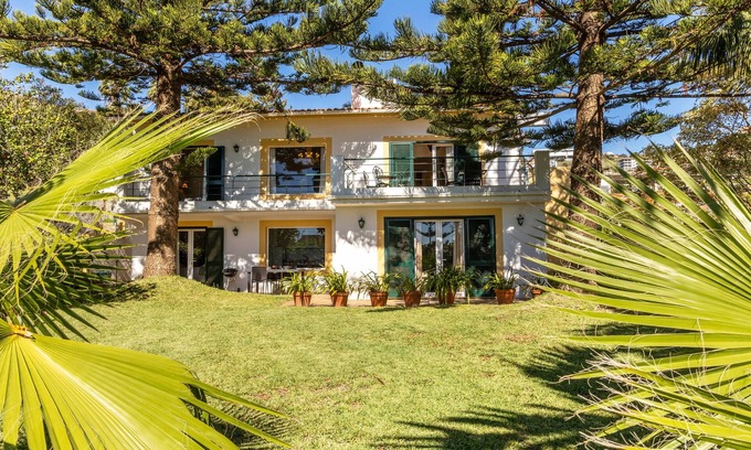 Canico Apartment | Apartment "Villa Echium T1" with one bedroom and shared garden