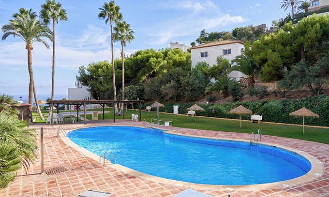 Salobrena Apartment | Apartment 'Villa Sol De La Molina' with Shared Pool, Wi-Fi and Air Conditioning