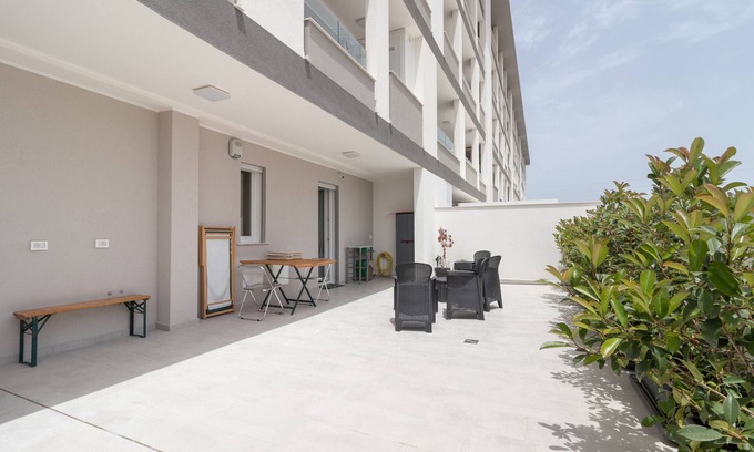 Municipio 2 Apartment | Apartment 'Vincotto's Home Garden' with Private Terrace, Wi-Fi and Air Conditioning