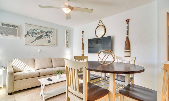 Indian Rocks Beach Apartment | Apartment w/Easy Access to Indian Rocks Beach!