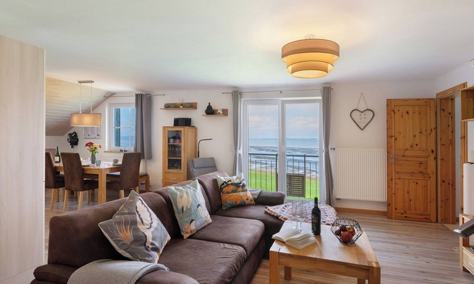 Langeneß Apartment | Apartment 'Watt'nblick' with Sea View, Shared Garden and Wi-Fi