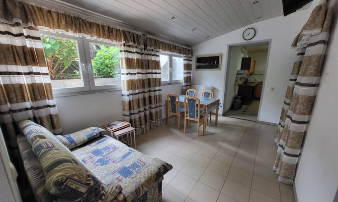 Odernheim am Glan Apartment | Apartment with bedroom and living area.