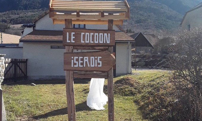 Chatel-en-Trieves Apartment | Apartment with whirlpool bath