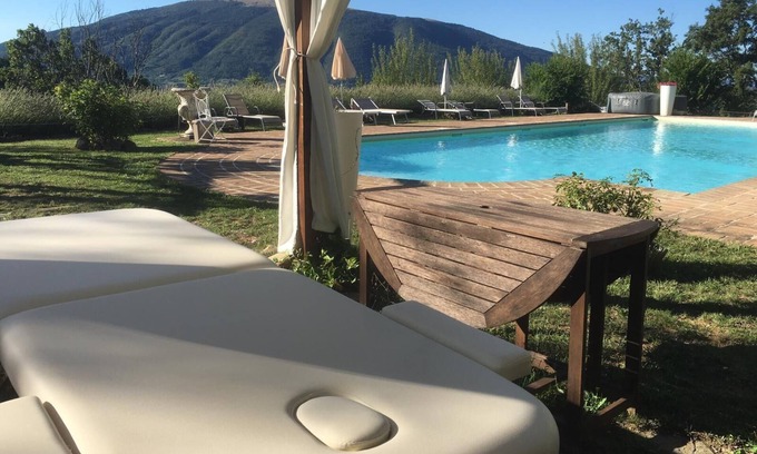 Assisi Apartment | Apartment with 2 bedrooms in a panoramic landscape with a large pool