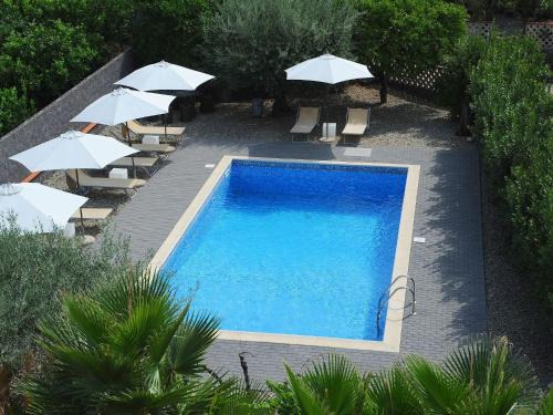 Santa Venerina Apartment | Apartment with air conditioning and salt pool