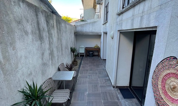 Mazargues Apartment | Apartment with backyard and small private garage in the heart of Mazargues