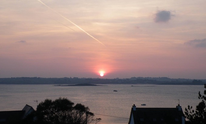 Carantec Apartment | Apartment with breathtaking sea views 50M from the beach