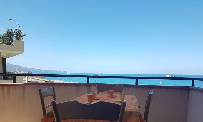 Piraino House | Apartment with Breathtaking View near the "TORRE DELLE CIAVOLE"
