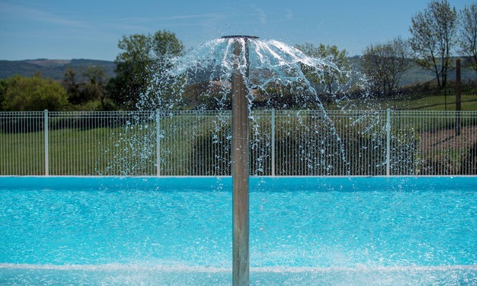 Saint-Trinit Apartment | Apartment with dishwasher, close to Village