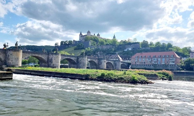 Wurzburg City Centre House | Apartment with fortress view