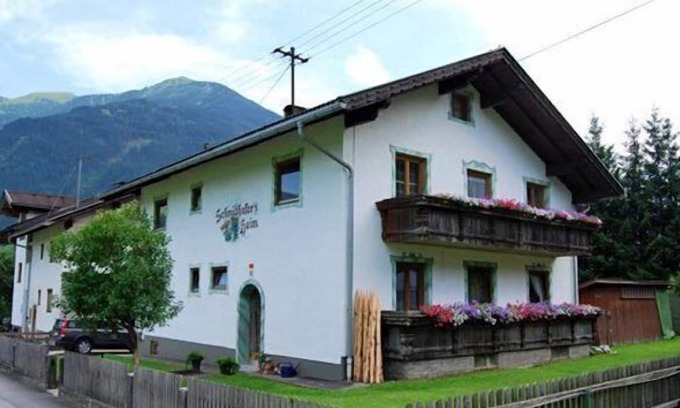 Fuegen Apartment | Apartment with free internet access