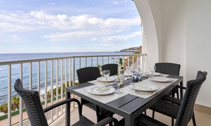 Almunecar Apartment | Apartment 'With Garage In Almuñecar' with Sea View, Wi-Fi and Air Conditioning