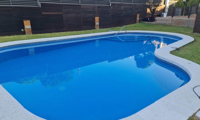 Calonge Apartment | Apartment with garden and salt swimming pool, in the heart of the Costa Brava