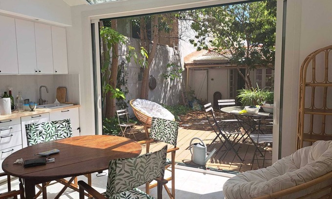 Notre-Dame du Mont Apartment | Apartment with garden in the heart of Cour Julien, Marseille