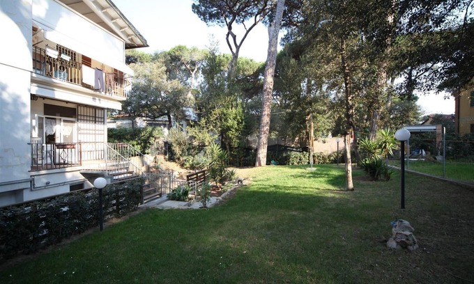 Tirrenia Apartment | Apartment with garden, very close to the sea with independent entrance
