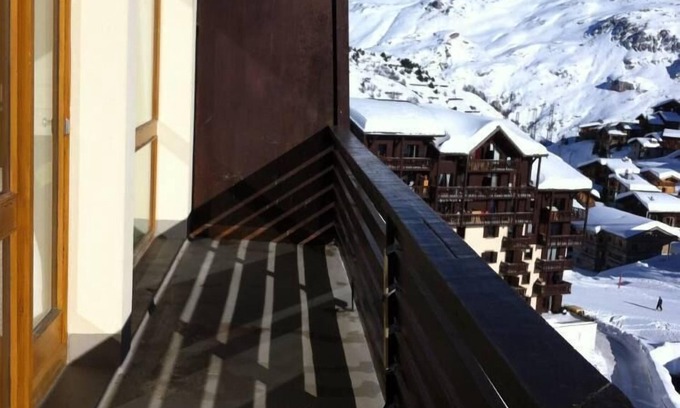 Les Almes Apartment | Apartment with large balcony, warm, completely renovated