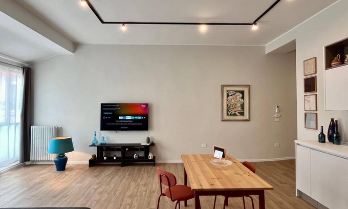 Brindisi Apartment | Apartment with large living and kitchen in the center of Brindisi with parking space