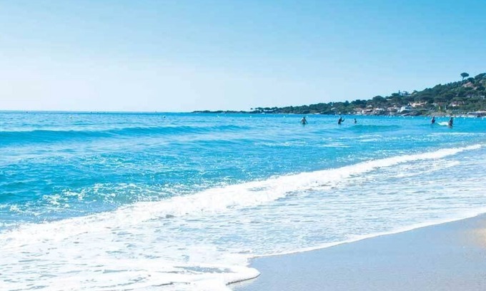 Plage de la Garonnette Apartment | Apartment with pool and sea view