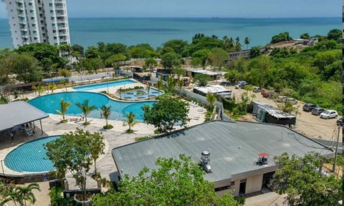 Papare Apartment | Apartment with pool, view and access to the sea Santa Marta, close to the airport.