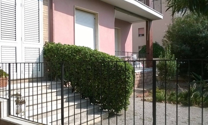 Livorno Apartment | Apartment with private garden in Livorno