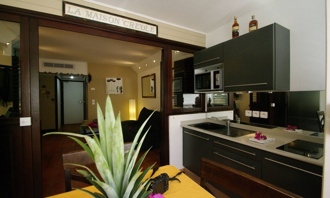 Anse des Rochers Apartment | Apartment with swimming pool and private beach, with a separate bedroom