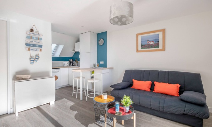 Pornichet Apartment | Apartment with sea view and feet in the water!