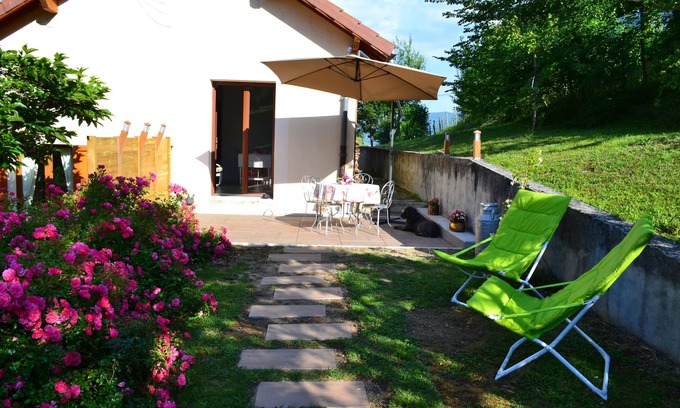 Coublevie Apartment | Apartment with separate entrance, terrace. Free secure parking