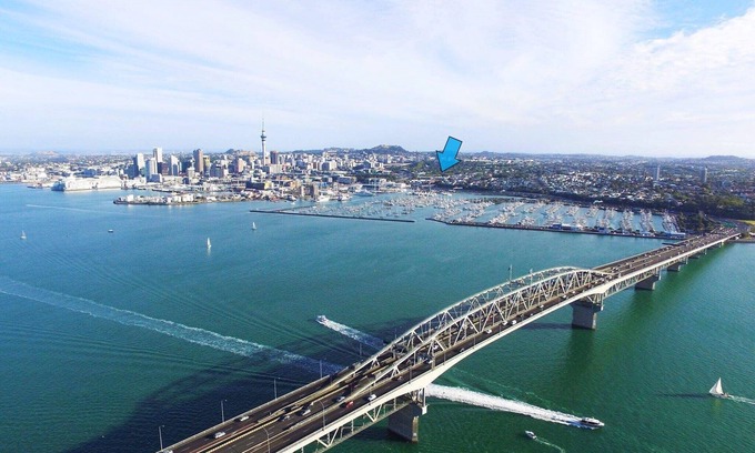 Auckland Central Business District Apartment | Apartment with Sweeping City Views