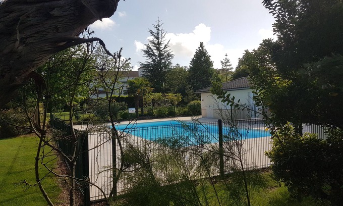 Marans Apartment | Apartment with swimming pool between Sea and Marais Poitevin