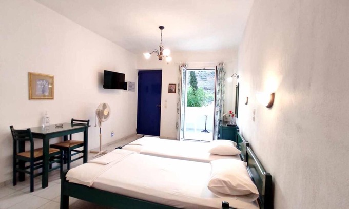 Kipri Apartment | Apartment 'Zefiros - Breeze' with Mountain View, Wi-Fi and Air Conditioning