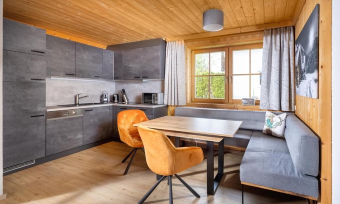 Wald am Arlberg Apartment | Apartmenthaus Matri by Pferd auf Wolke