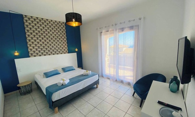 Solenzara Apartment | Apartments in private residence with sea view, quiet and close to shops and beaches.